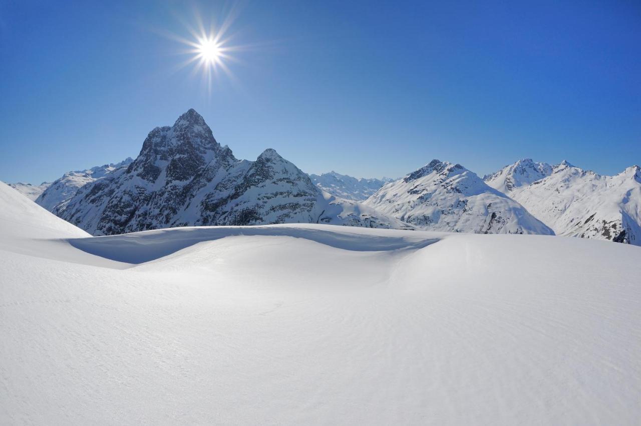 Berghotel Basur - Das Schihotel Am Arlberg Флірш Екстер'єр фото
